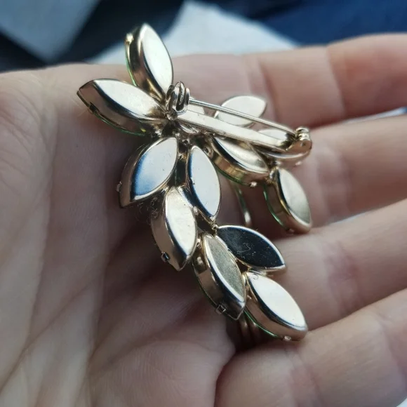 Relisted Vintage uranium glass rhinestone brooch green sparkly depression UV pin - Picture 14 of 14